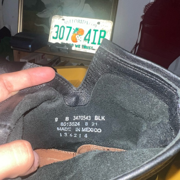 Frye boots. Size 9. Virtually new, leather and soles in great condition. - Picture 3 of 3